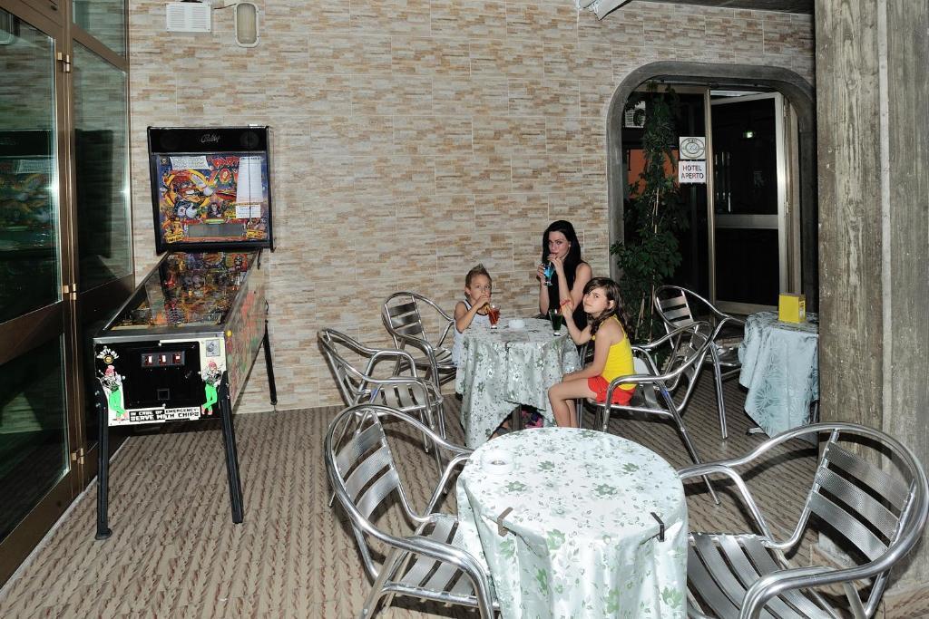 Hotel Lidia Alba Adriatica Ngoại thất bức ảnh