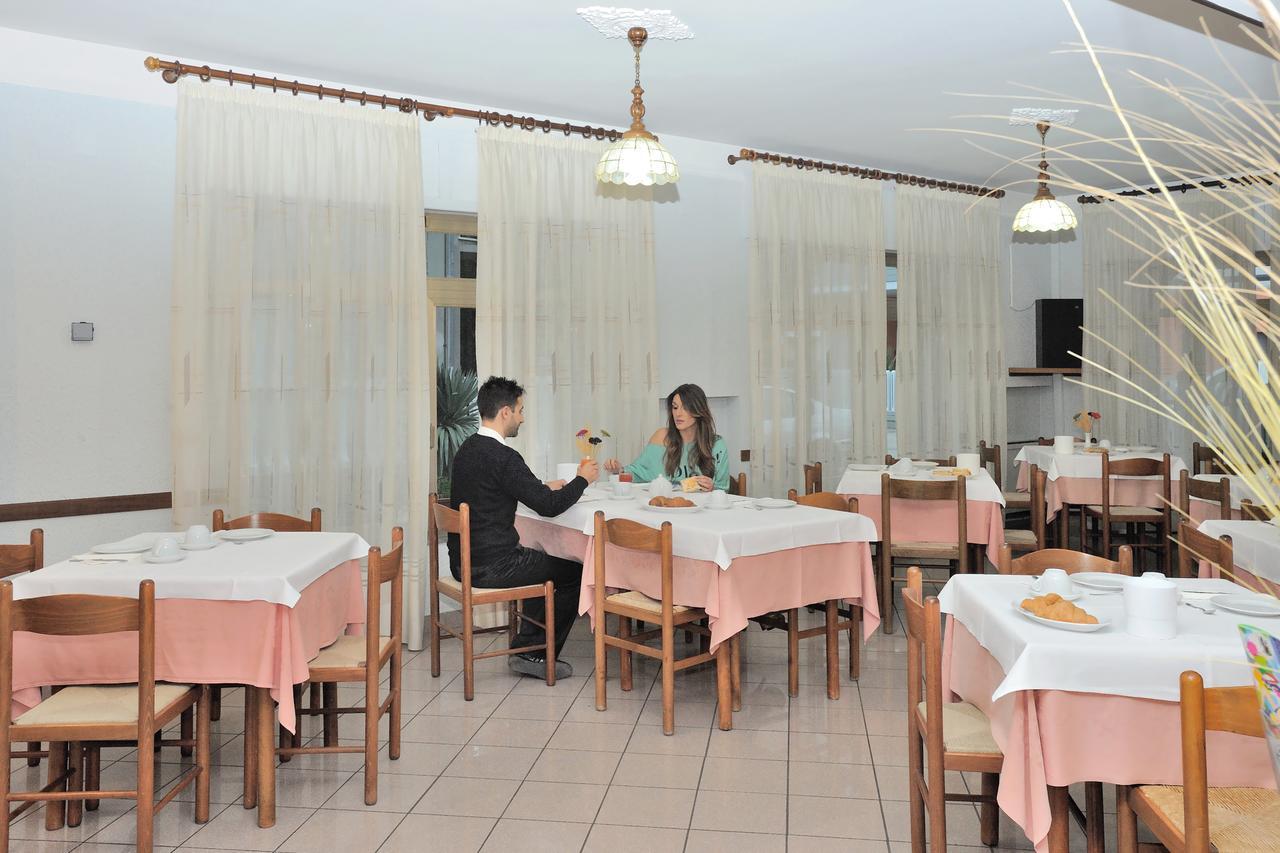 Hotel Lidia Alba Adriatica Ngoại thất bức ảnh